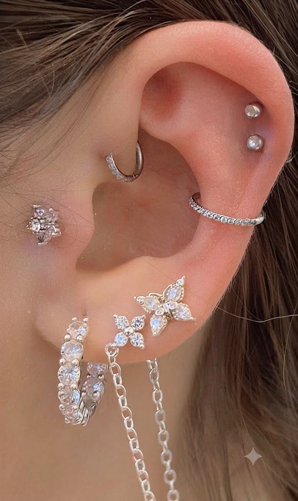 Ohr-Arrangement mit mehreren Piercings
